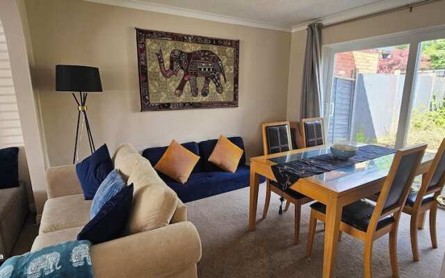 Cosy Home in Leicester