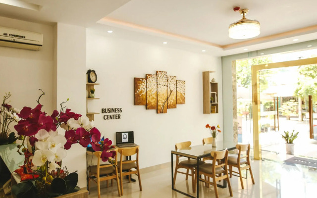 Red Hotel Da Nang