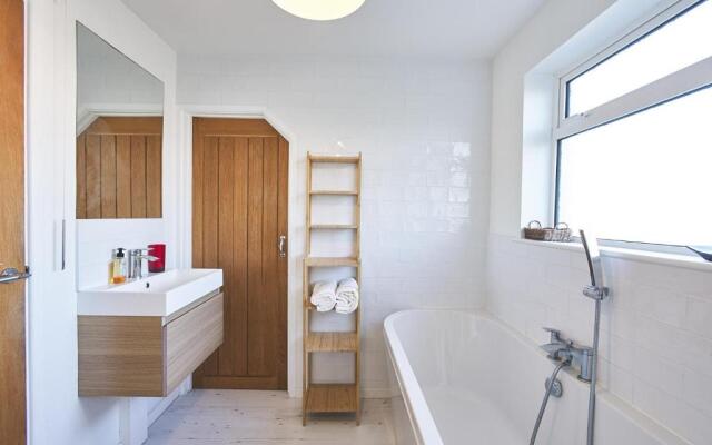 Beautiful, Spacious 4-bed House in Brixham