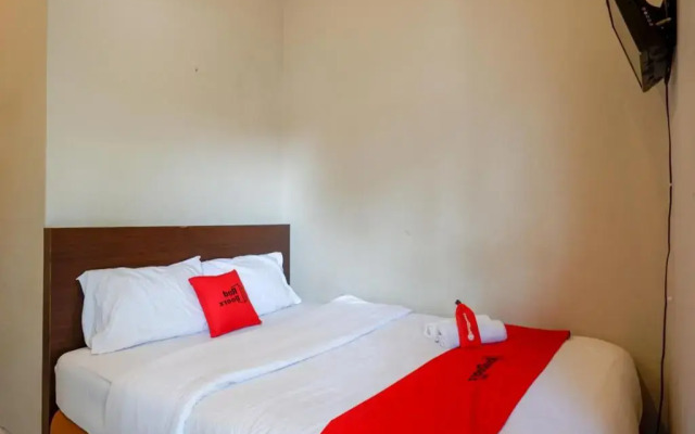 RedDoorz near Stasiun Tawang Semarang