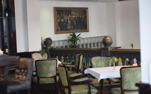 Queen's Astoria Design Hotel