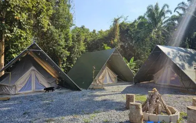 Nahm Khao Sok Hostel and Camping