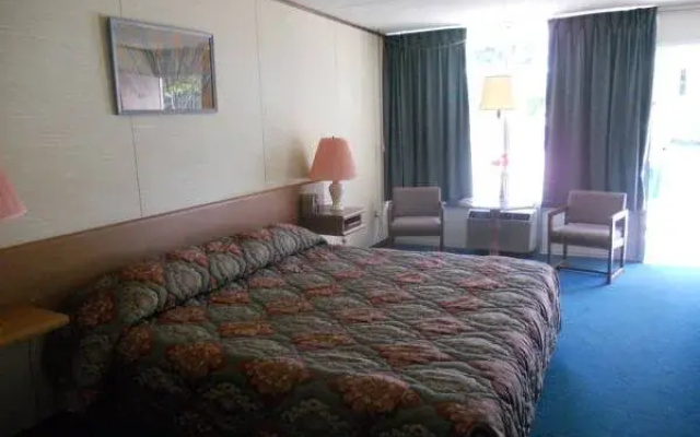 Colonial Mountain Inn