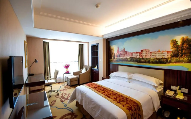 Vienna International Hotel (Zhumadian Huayuan Xuefu)