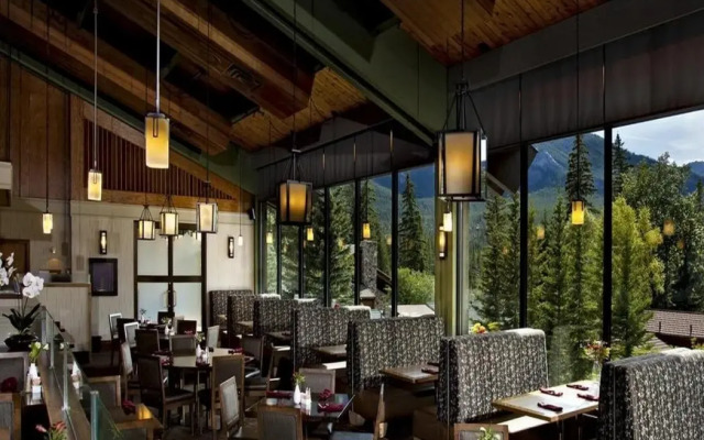 Peaks Hotel and Suites