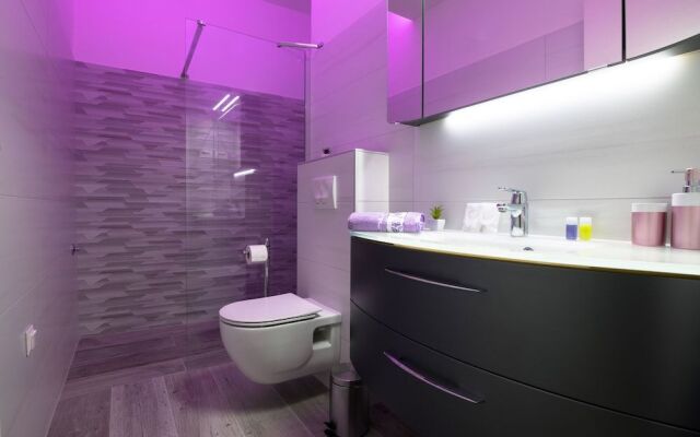 Sky & Sun Luxury Rooms