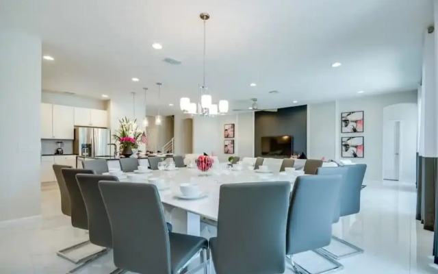 Magnificent Single Home with Private Pool SO2601