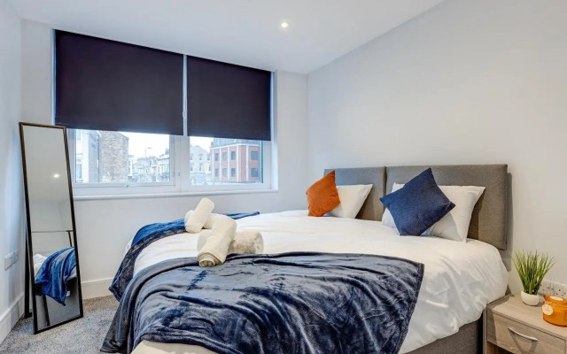 Raglan 3 Town Centre Modern Free Parking