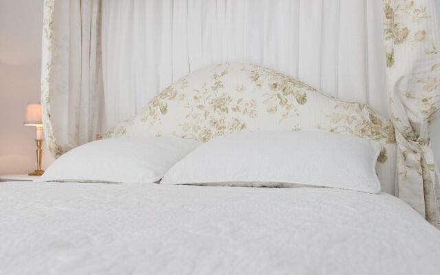 White Dove Cottage Bed and Breakfast