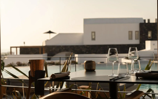 Santo Pure Oia Suites and Villas