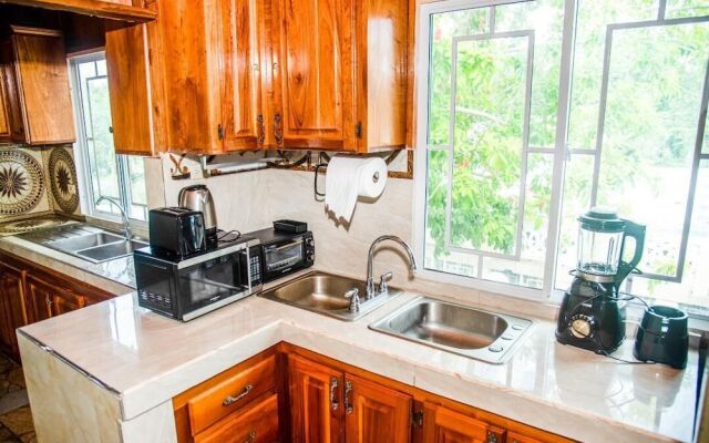 Dela de-Rose Guest House negril Jamaica