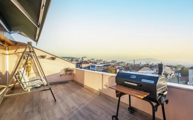 Sleek Flat Near Public Transportation in Maltepe