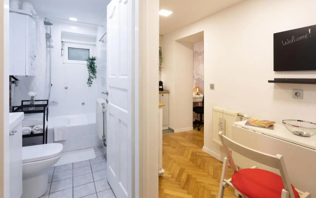 Modern Studio near British Square