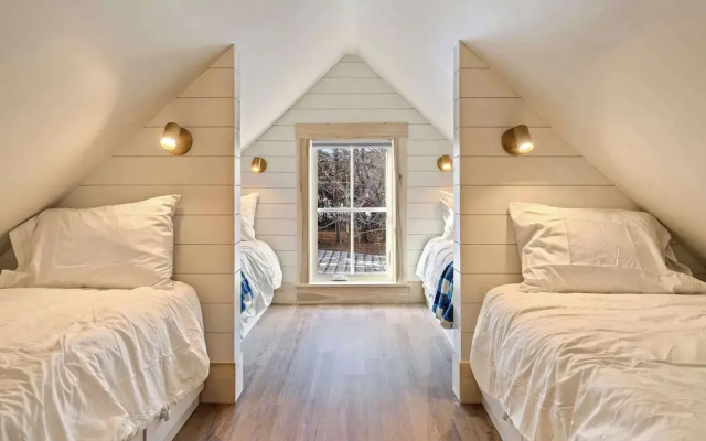 The Curator's Retreat For 8