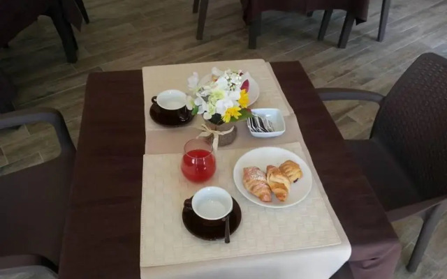 ChrisMare Hotel