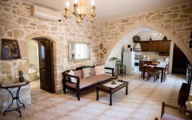 Traditional House 1 with Pool