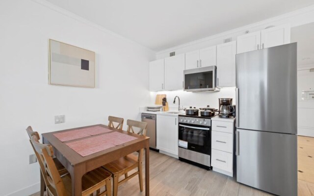 Sleep 6 Bold 1BR 2BA Beachfront Cozysuites