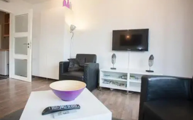 Appartement Dr. Suren-Strasse 13-4