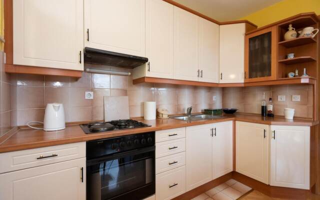 Awesome Apartment in Makarska With 3 Bedrooms and Wifi
