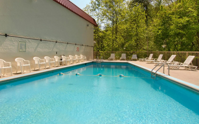 Motel 6 Gatlinburg, TN - Smoky Mountains