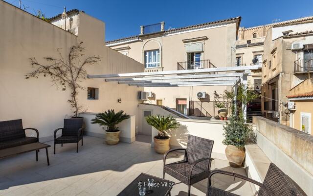 L Escalier Suite in Noto