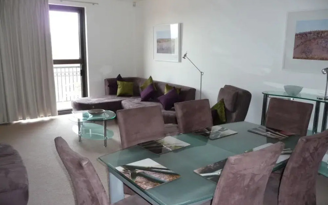 City Escape 2BD in Adelaides East End 4