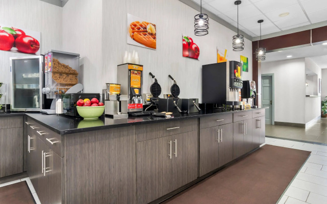 Quality Inn & Suites Greenville - Haywood Mall