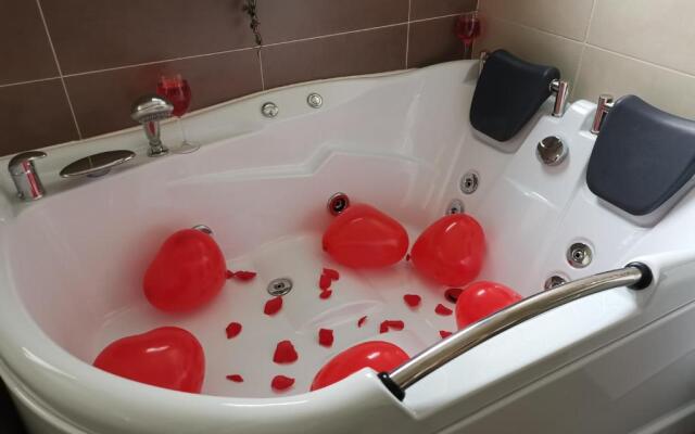 Iași Jacuzzi Apartment A