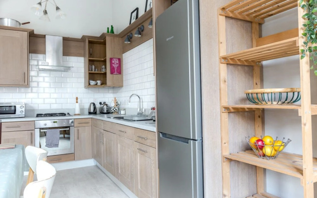 Bright Two BR Period Apartment in Whitechapel