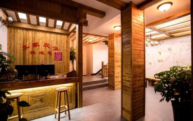 Zhangjiajie Tujia Theme Hostel