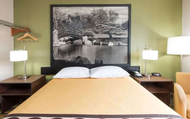 Super 8 by Wyndham Bloomington/Normal