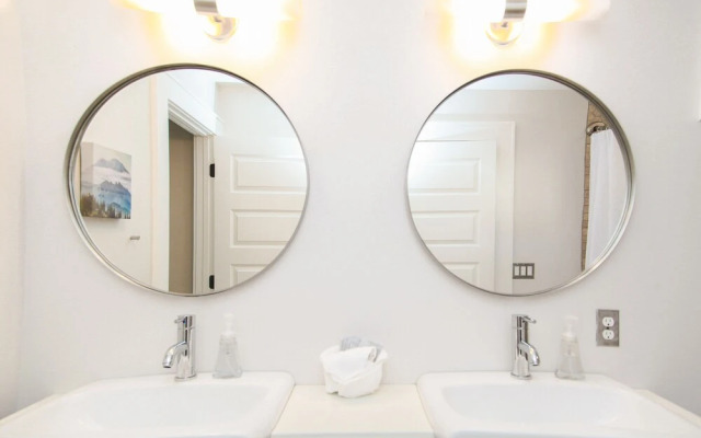 Nashville Sophistication Large Stylish Home + Private Studio!