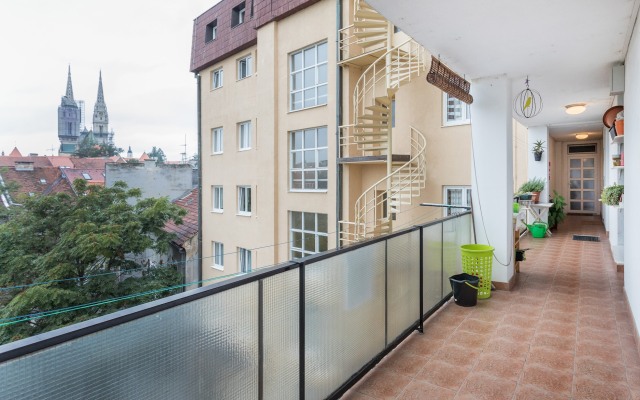 Modern Apartment few Steps From Main Square!