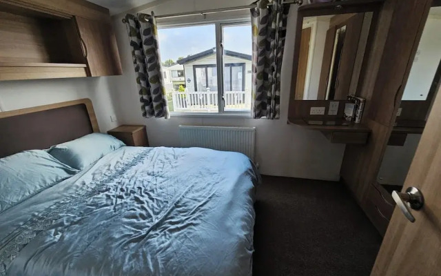 Angie 2 Bed Rhyl Robinhood