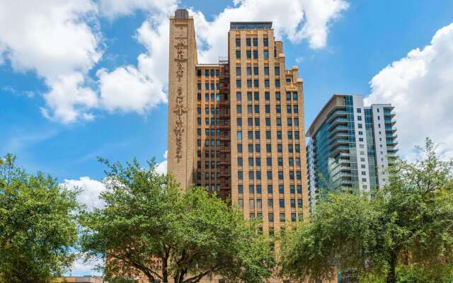 Cambria Hotel Houston Downtown Convention Center