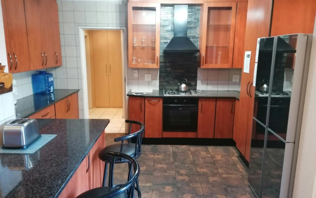 Captivating 3-Bed House in Kempton Park