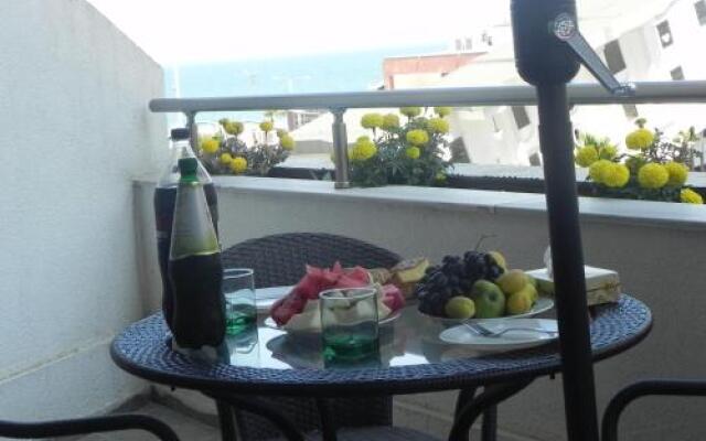 Sea Towers Apartments Manuk