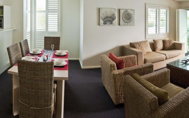 Pacific Blue Apartment 142, 265 Sandy Point Road