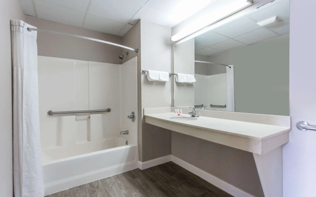 Super 8 by Wyndham Petersburg