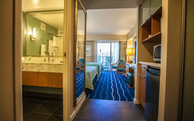 Ala Moana Hotel by AirPads