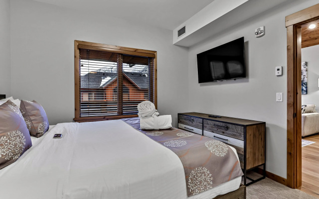 Rundle Cliffs Lodge by Spring Creek Vacation