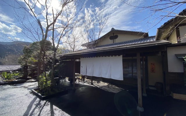 Yugawara Onsen Ashikari Ryokan