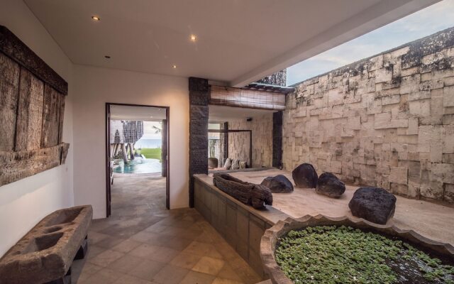 Absolute Cliff Front Pandawa Beach Villa