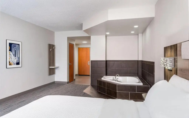 Holiday Inn Express and Suites Columbus Edinburgh by IHG