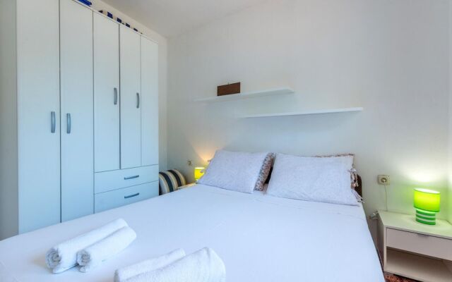 Beautiful Home in Sucuraj With Wifi and 2 Bedrooms