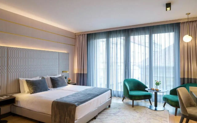 Emerald Downtown Suites