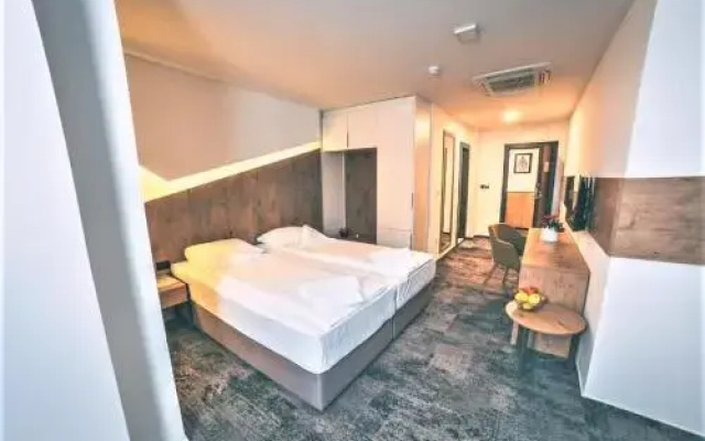 Orange Hotel