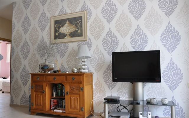 Begonvilla Apart D2 by Angel Rentals