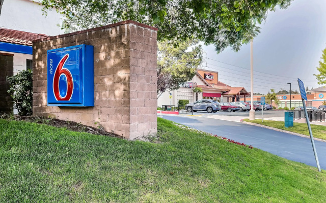 Motel 6 Pinole, CA
