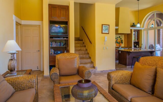 Ocean View 4BR Villa Steps From Cabo: Villa Haydee